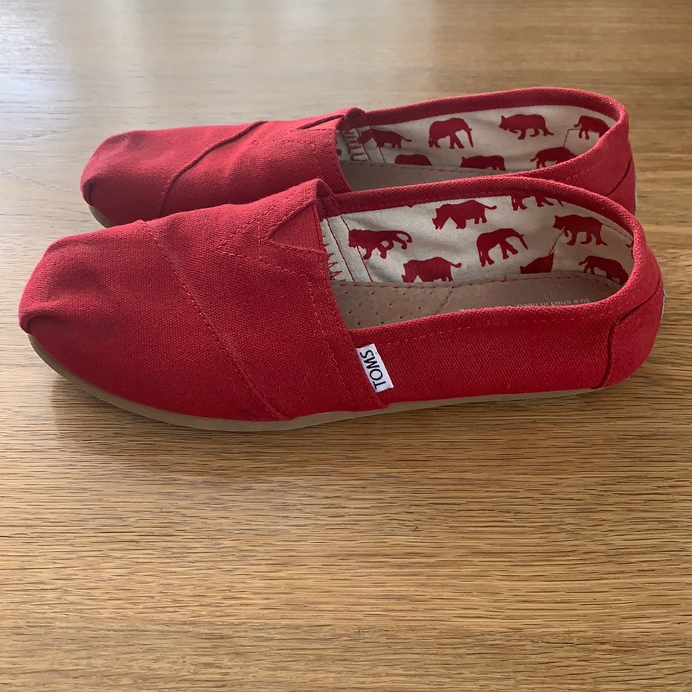 Women’s red canvas TOMS, size 8.5